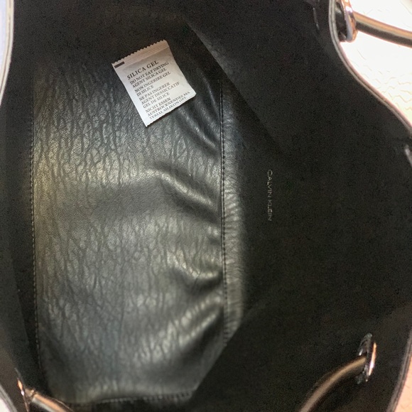 💙💙NWT Calvin Klein Gabrianna Tote💙💙 - Picture 6 of 12